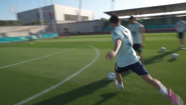 Spain players face each other in shooting exhibition after training